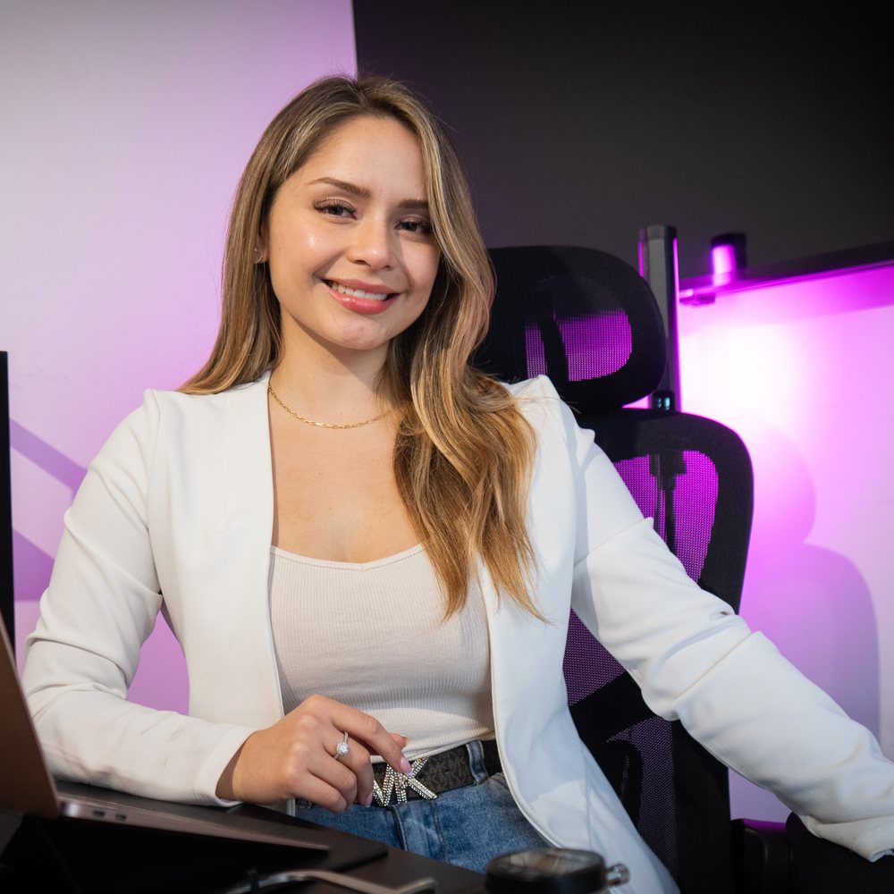 Fer Valenzuela en su escritorio de trabajo